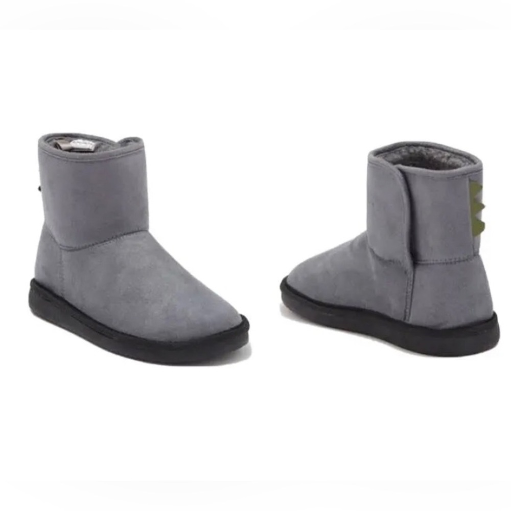 NWT Carters Serrato Childrens boots unisex size 10! Just in time for winter!